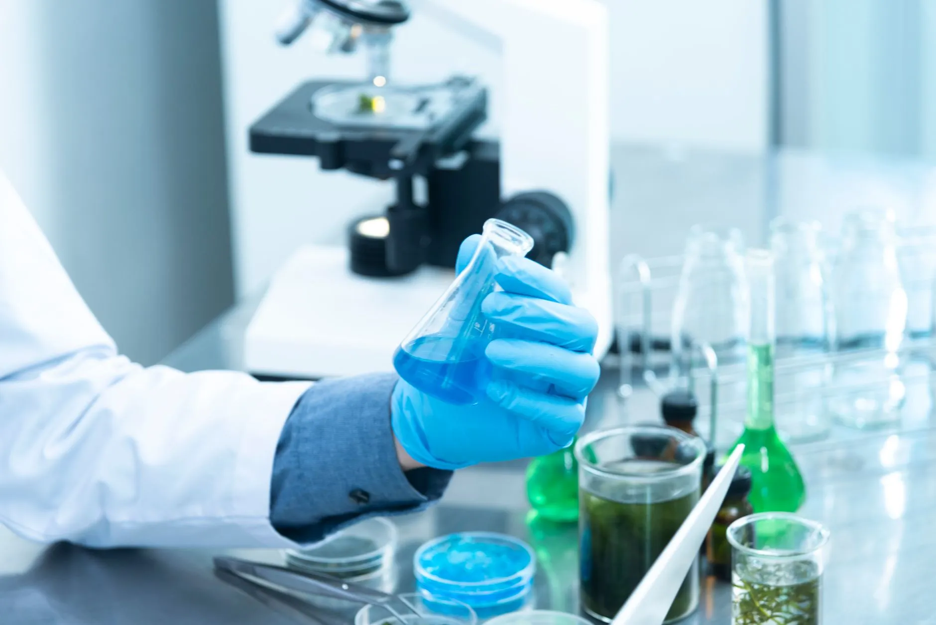 云南曼蔻生物科技植物萃取护肤品核心成分与功效解析正文配图 1