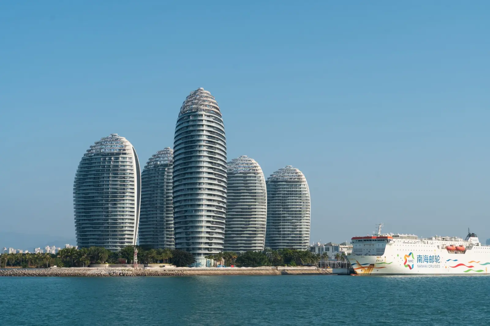 2025年植物萃取护肤原料在敏感肌修护领域的应用进展封面图