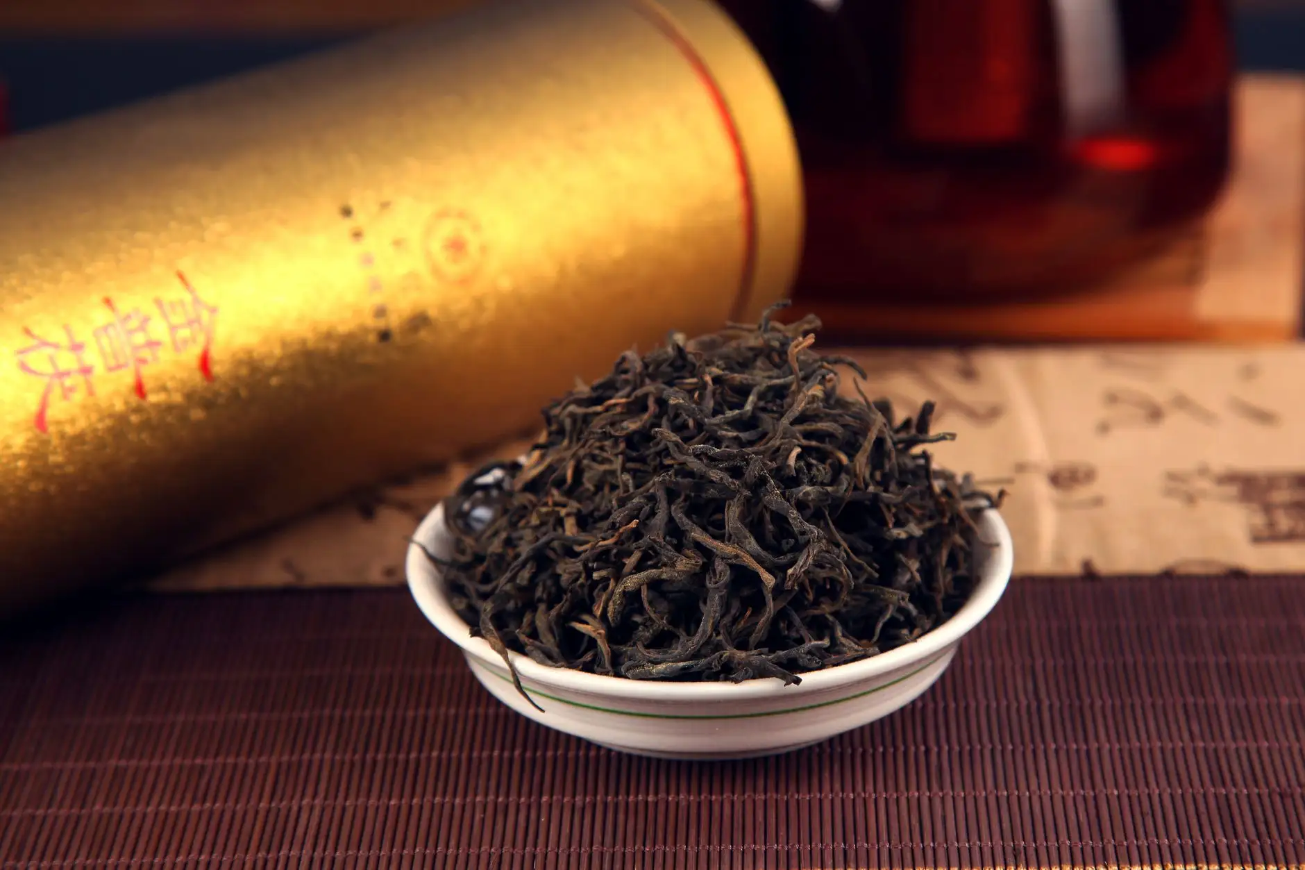 云南植物萃取护肤原料趋势：玫瑰纯露与茶树精油的天然成分应用解析