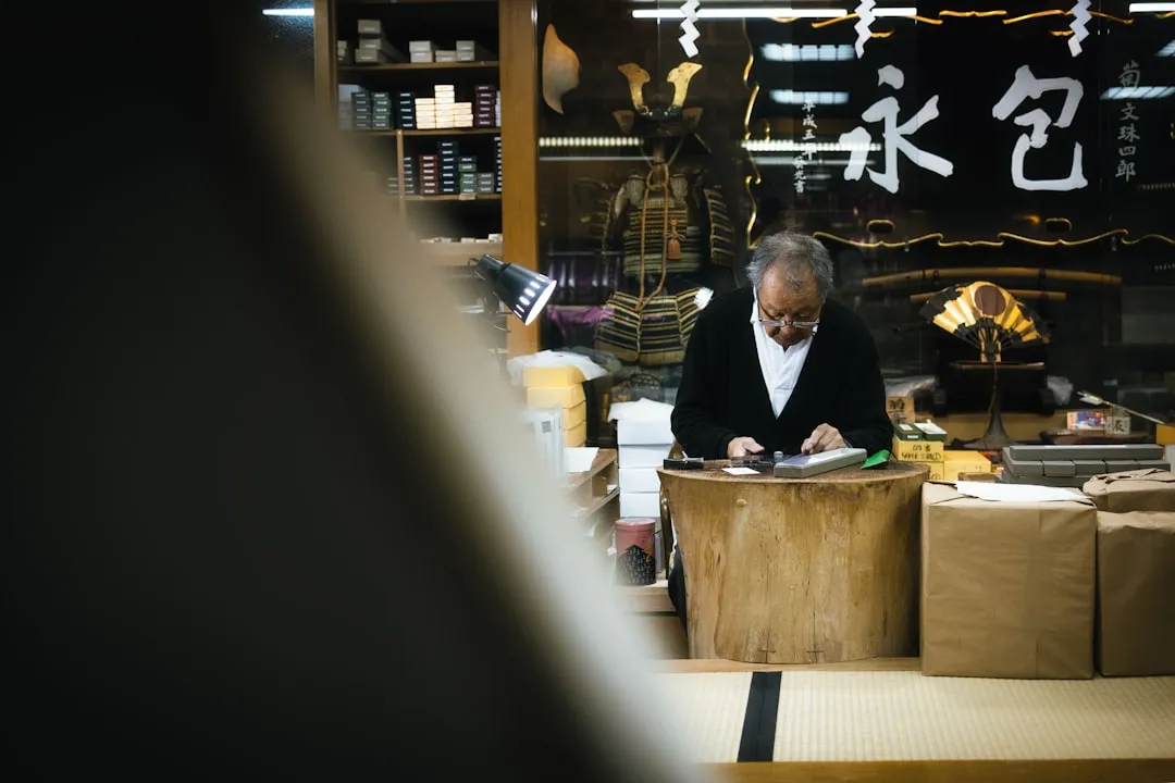 欧曼蔻蔻玫瑰纯露与茶树精油基础油产品参数对比分析