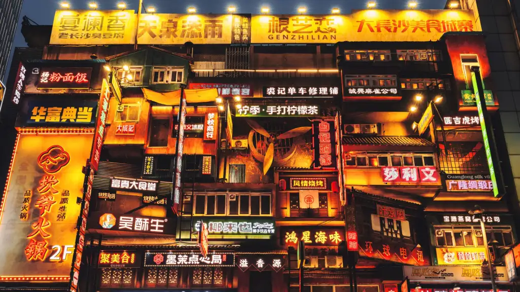 2025年植物萃取护肤技术新趋势：从玫瑰纯露到茶树精油的工艺革新