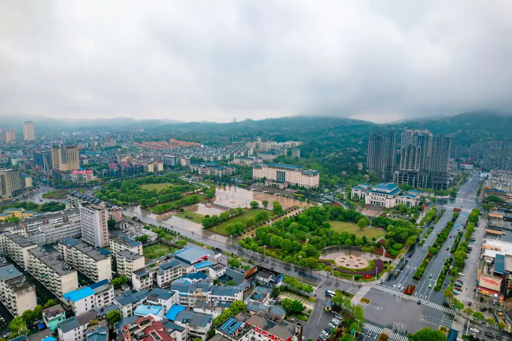 云南曼蔻生物科技欧曼蔻蔻玫瑰纯露产品成分解析与功效对比